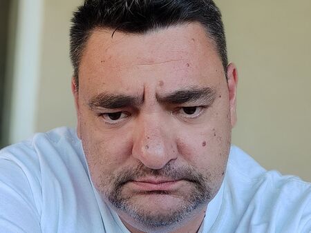 Господарят на ефира във Варна изригна: Баща съм на двама невръстни наркомани