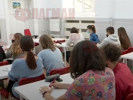 Шестокласниците в София преминават на онлайн обучение