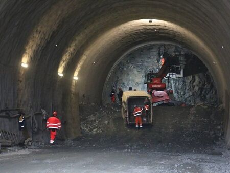 Няма срутване в тунел "Железница" на АМ "Струма"
