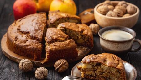 Направете най-вкусния кекс с ябълки и орехи