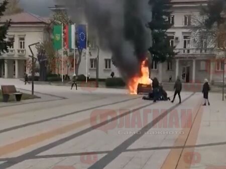 Защо бизнесмен си запали автомобила в центъра на Враца и заля с бензин полицаи