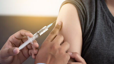 Тренд: 45% от българите няма да се ваксинират срещу COVID-19