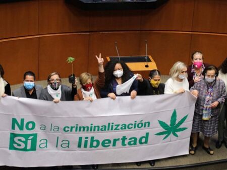 Мексико легализира марихуаната