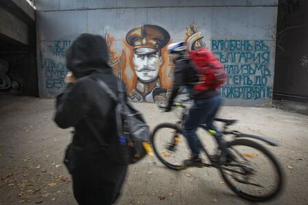 Кмет брани от заличаване графит с лика на полк. Дрангов