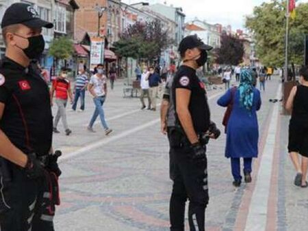 Частична карантина влиза в сила и в Турция