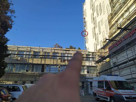 Извънредно! Пациент скочи от 8-ия етаж на бургаска болница