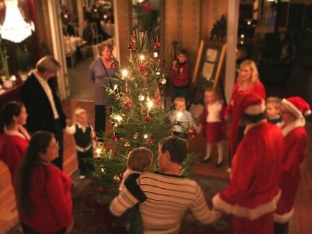 СЗО: Не се събирайте на семейни тържества за Коледа