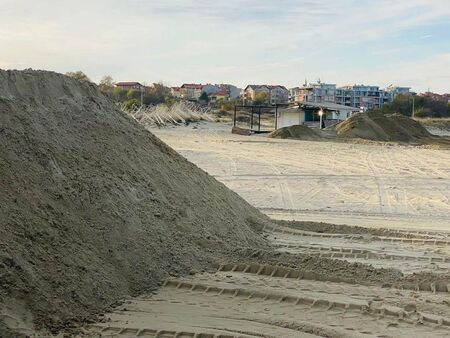 Защо се събира пясъкът по плажните ивици