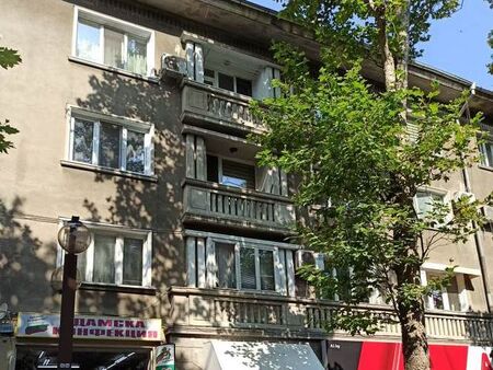Колко имота е продала Община Бургас от началото на годината, пита съветник