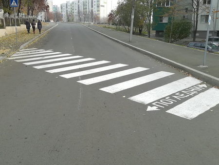 Иновация? Диагонална зебра в Бургас хвърли в шах жителите на жк „Меден рудник”