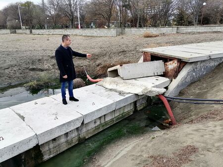 Живко Табаков бие аларма: Отводнителният канал в Морската градина е компрометиран, разрушава ивицата