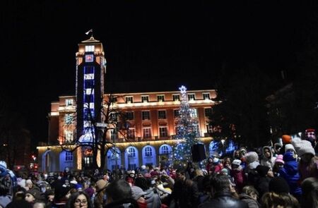 Плевен грейна в коледна украса