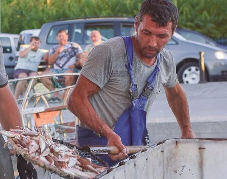 В Несебър призовават празничния дух на Никулден със страхотни тематични фотографии