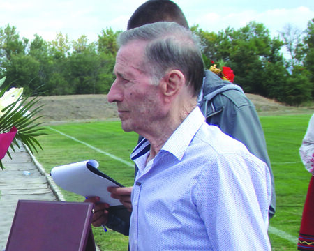 Почина почетният гражданин на Карнобат – треньорът Иван Тотев