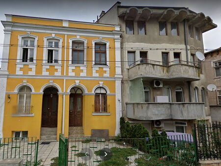 Държавата пусна на е-търг голям апартамент в центъра на Бургас до Морската градина