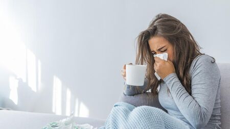 Как да различим симптомите на COVID-19, настинка и грип