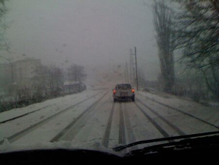 МВР: Ако сняг затрупа колата ви на пътя, веднага направете това!