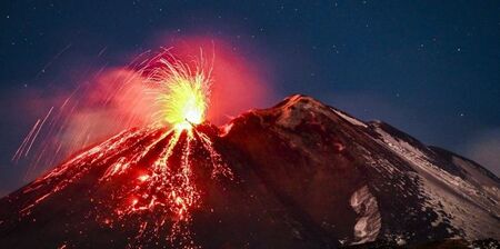 Вулканът Етна изригна
