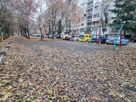 Васил Иванов: Предвижда ли Община Бургас подмяна или ремонт на старите детски площадки?