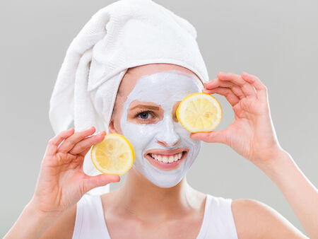 Как да ползвате лимони за красива кожа на лицето