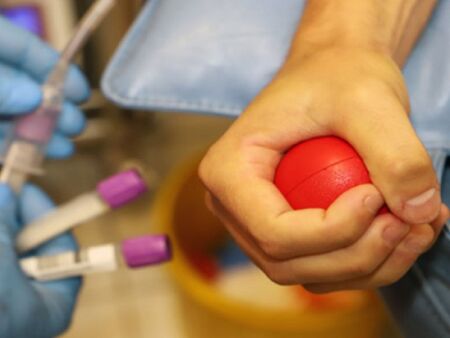 Прокурори даряват още два апарата за кръвна плазма