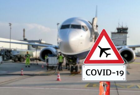 Мъж с COVID-19 почина по време на самолетен полет