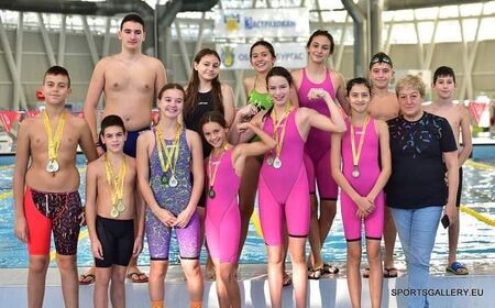 Бургаският „Бриз“ спечели последния национален плувен турнир за годината