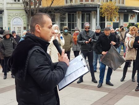 Живко Табаков поведе бургаските ресторантьори на протест, отправиха 7 искания към правителството