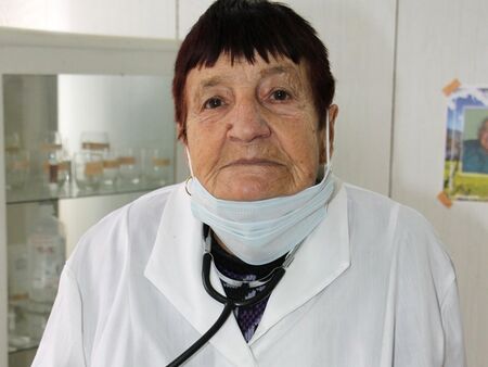 Запознайте се с 82-годишната Ценка - медсестрата с неуморен дух, която се грижи за няколко сунгурларски села