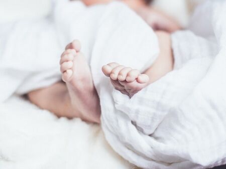 Бащите в майчинство намаляха наполовина по време на пандемията