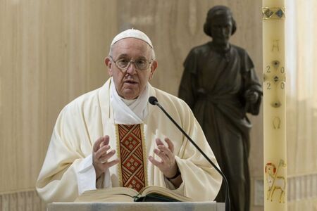 Прецедент: Папата отправя рождественското си послание на закрито