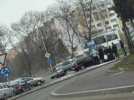 Габровец с Форд сякъл пътя на 33-годишния моторист в Бургас, пострадалият е в болница