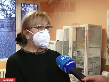 Медицинска сестра от Бургас зове да се ваксинираме, за да няма протегнати ръце за глътка въздух