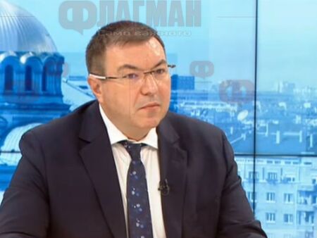 Министър Ангелов: Голямото ваксиниране ще започне през януари, с църквата ще преборим COVID-19
