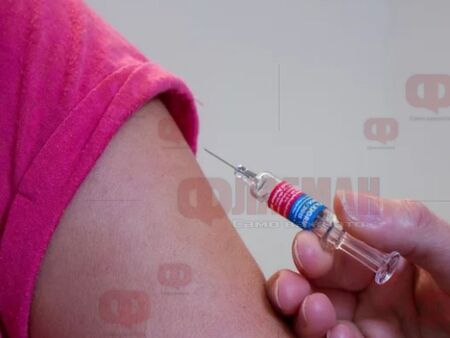 Млада лекарка си сложи ваксина и се озова в интензивното с обрив и задух