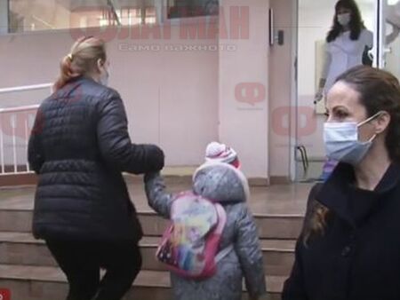 Детските градини в Бургас отвориха врати, родителите подписват декларации