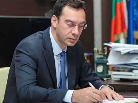 Кметът Димитър Николов издаде заповед за намаляване на щата на администрацията с 10 %