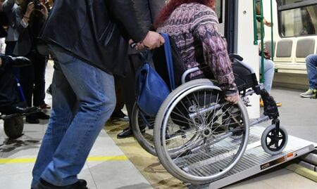 Хората с увреждания могат да подават заявления за безплатна винетка и по електронен път