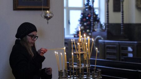 Без традиционната литургия посрещат арменската Коледа в Ямбол