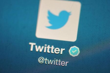 Акциите на Twitter паднаха след блокирането на Доналд Тръмп