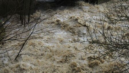 Река Ерма излезе от коритото си, обявиха бедствено положение в Трън