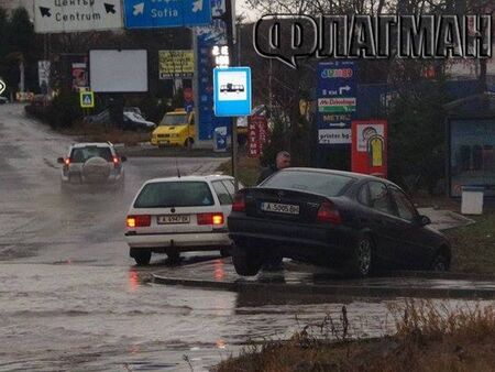 Пътят за Резово затворен заради прeливането на Велека