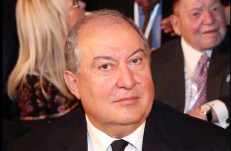 Арменският президент спешно в болница с COVID-19 и двойна пневмония