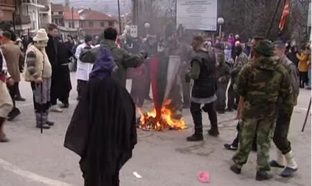 В Северна Македония изгориха българското знаме, България силно възмутена