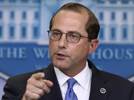 Здравният министър на САЩ осъди нападението на Конгреса и подаде оставка