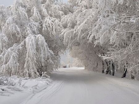 Сняг вали в Малко Търново и Царево, вижте каква е пътната обстановка