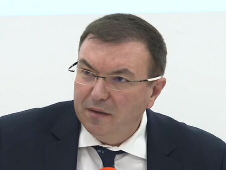 Министър Ангелов: За да има хора в заведенията и моловете, те трябва да са живи и здрави