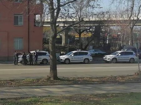 Див екшън на пътя: Четири патрулки приклещиха шофьор на бул. "Мария Луиза" в Бургас