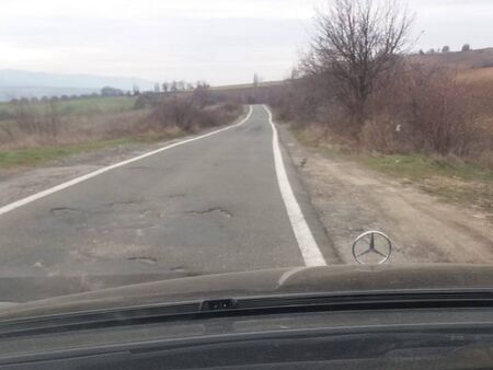 Шофьор тръгна с Мерцедеса си по селски път в Руенско, остана шокиран