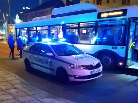 Блокираха цял автобус в Бургас заради нередовен пътник, викат полиция